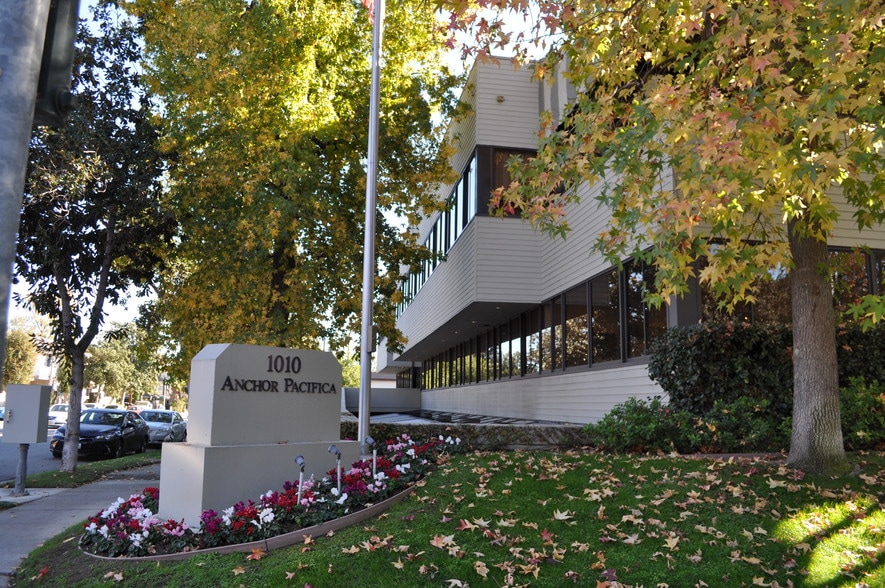 1010 E Union St, Pasadena, CA à louer - Photo du bâtiment - Image 1 de 4