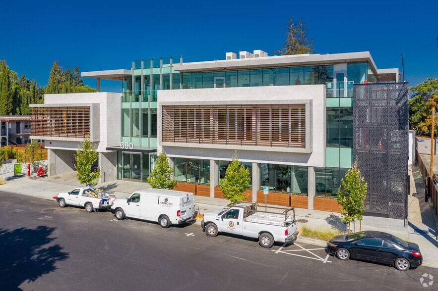 650 Live Oak Ave, Menlo Park, CA for lease - Building Photo - Image 1 of 49