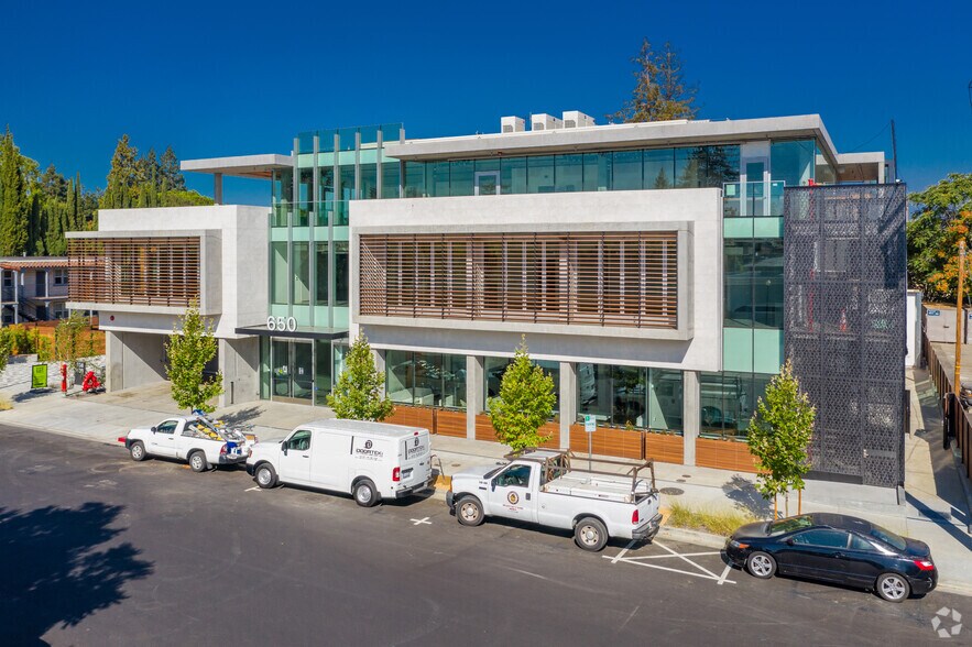 650 Live Oak Ave, Menlo Park, CA for lease - Primary Photo - Image 1 of 49