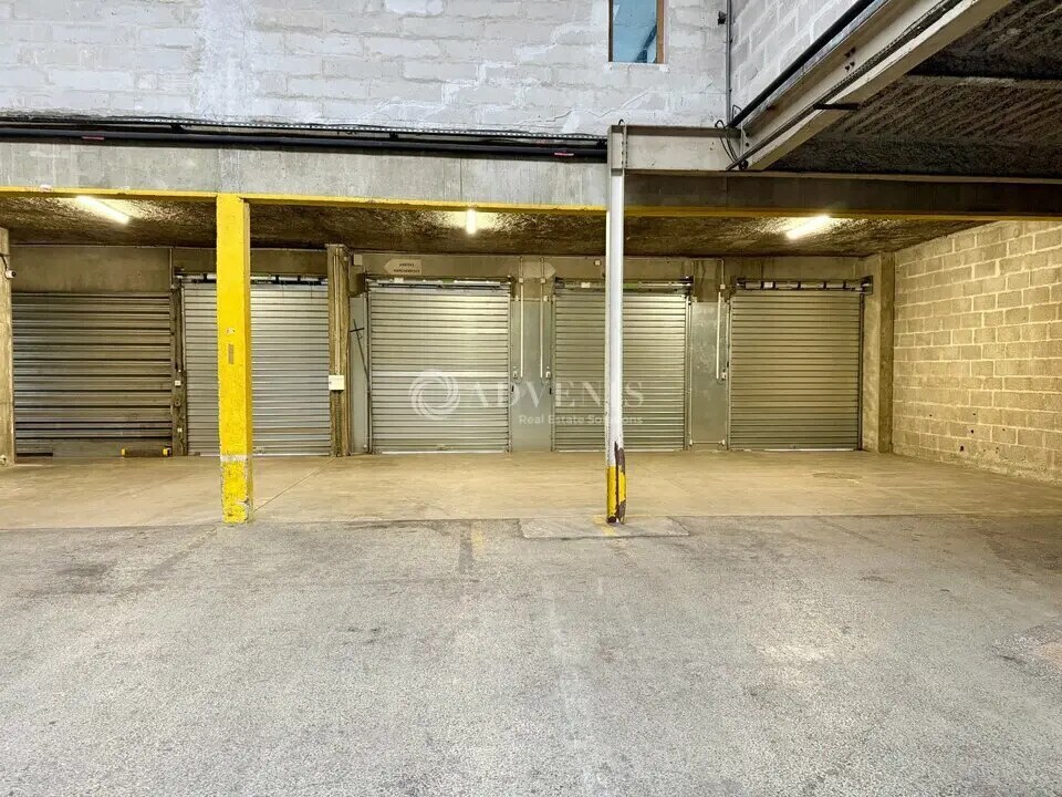 Flex in Chassieu for lease Building Photo- Image 1 of 7