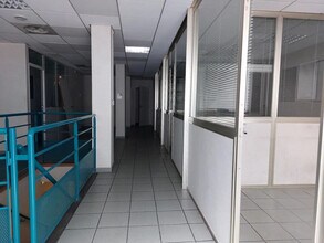 Commerce de détail dans Aubagne à louer Photo intérieure- Image 2 de 4