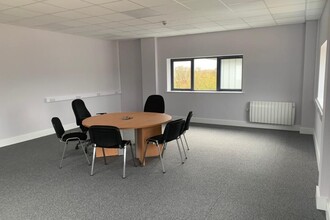 Devonshire Rd, Honiton for lease Interior Photo- Image 2 of 2