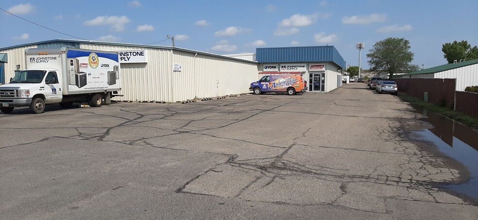 2002 Main Ave E, West Fargo, ND for sale - Building Photo - Image 1 of 1