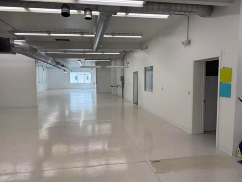 2704-2710 N Saginaw St, Midland, MI for sale - Building Photo - Image 2 of 27