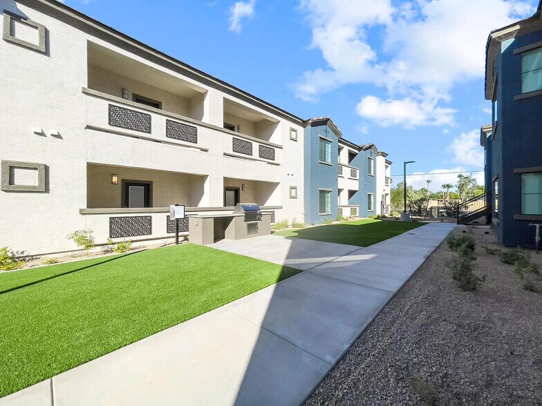 17444 N 32nd St, Phoenix, AZ à vendre - Photo du bâtiment - Image 2 de 26