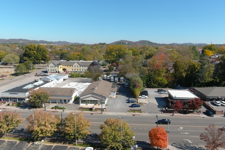 234 5th Ave N, Franklin, TN à louer - Photo principale - Image 1 de 4