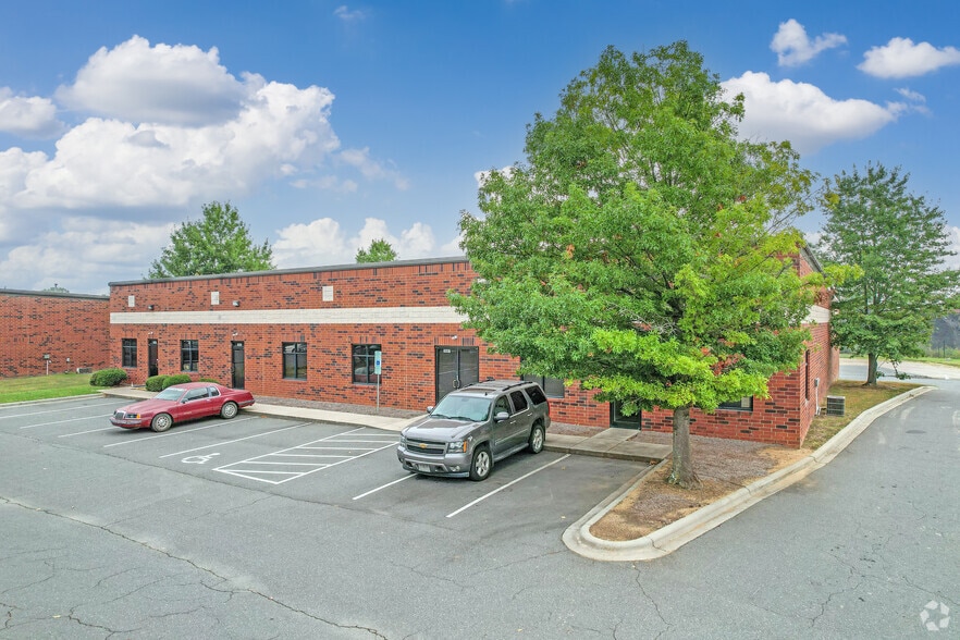 3661-3669 Centre Cir, Fort Mill, SC for lease - Building Photo - Image 2 of 4