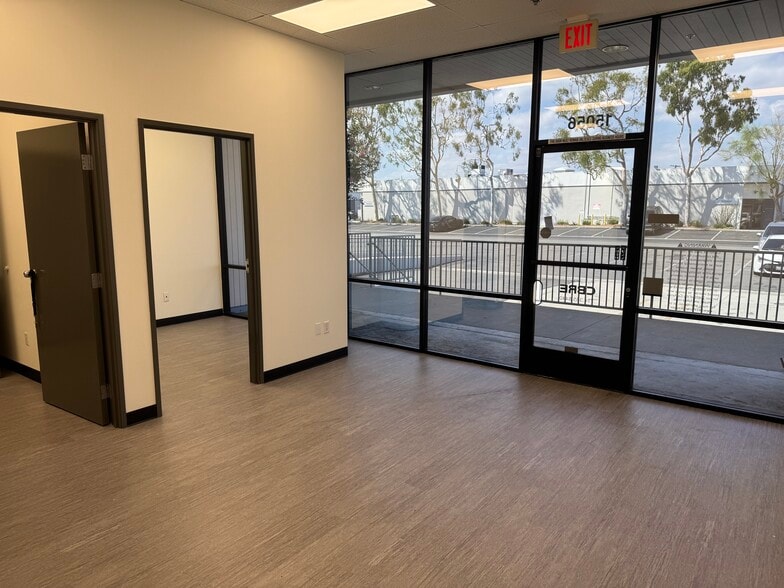 15050-15066 Shoemaker Ave, Santa Fe Springs, CA à louer - Photo du bâtiment - Image 2 de 11