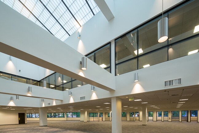 3000 W Alameda Ave, Burbank, CA à louer - Photo principale - Image 1 de 10