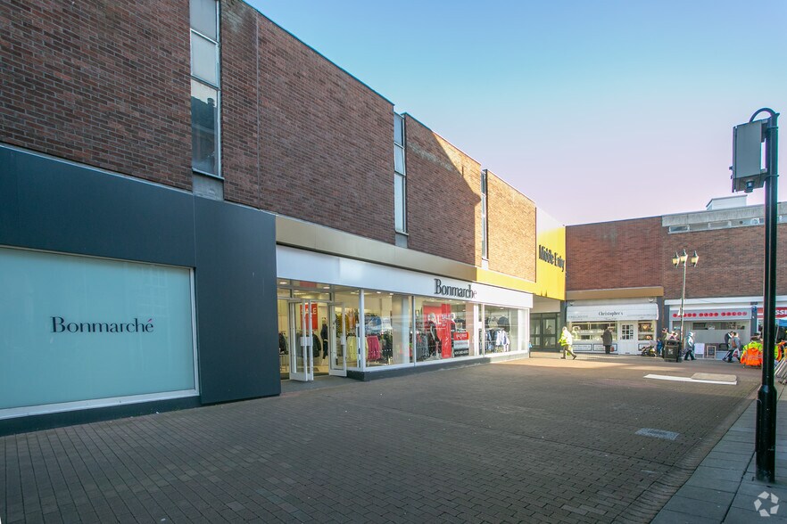 Market Pl, Tamworth for lease - Building Photo - Image 2 of 5