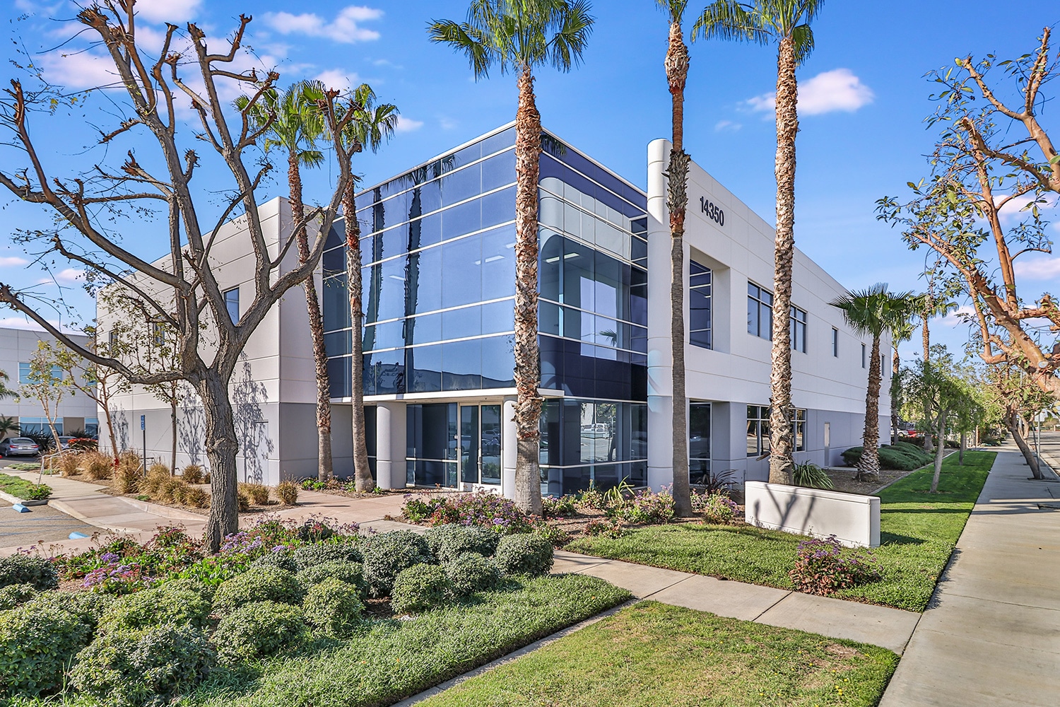 14350 Arminta St, Panorama City, CA for lease Building Photo- Image 1 of 17