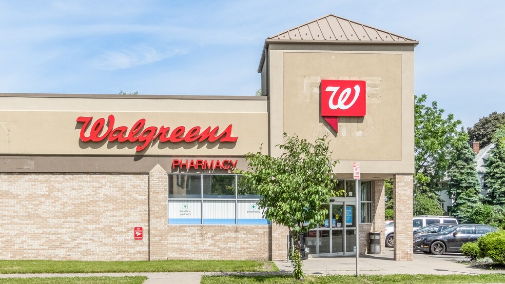 670 Thurston Rd, Rochester, NY à vendre - Photo du bâtiment - Image 2 de 10