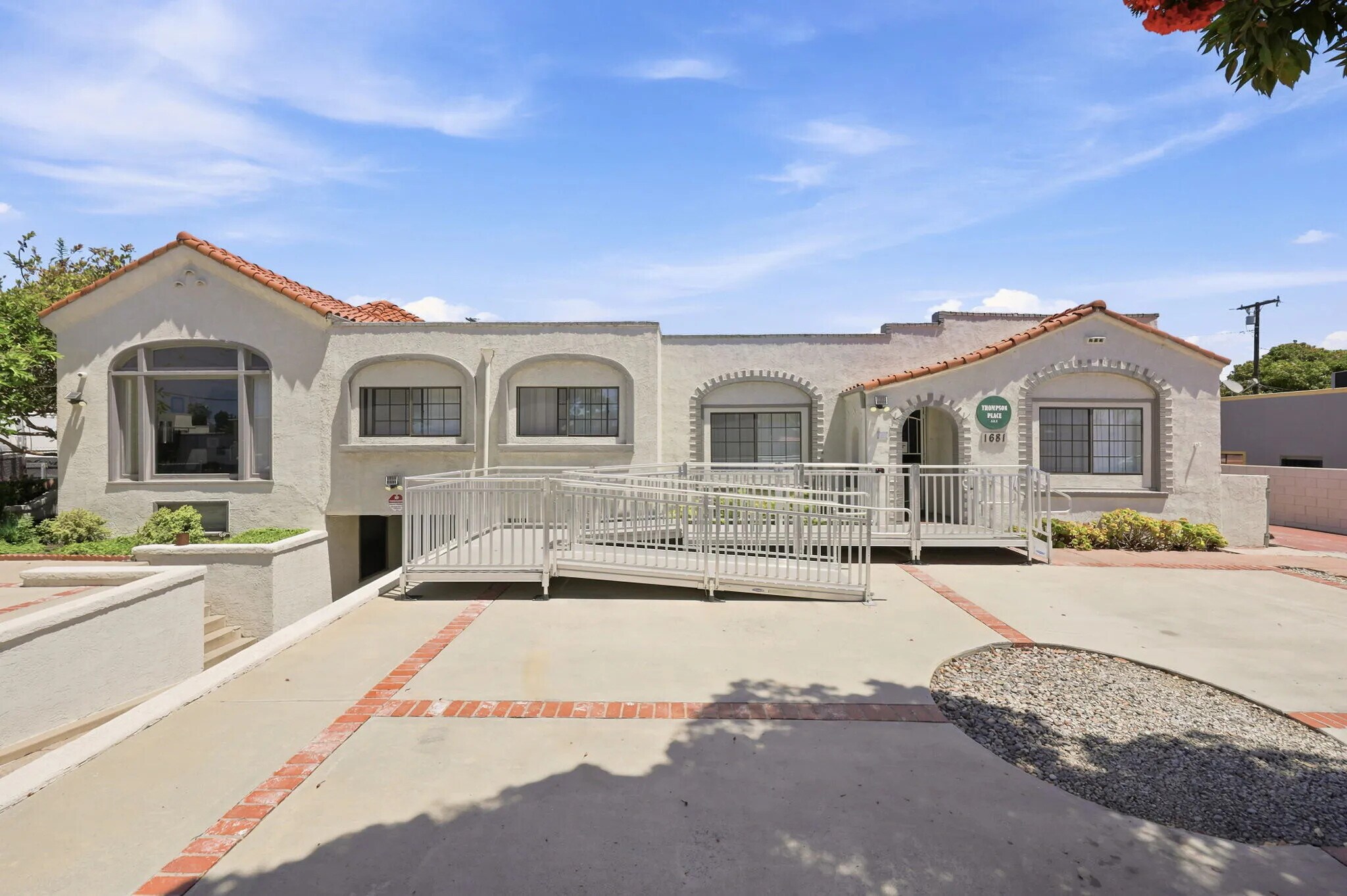 1681 E Thompson Blvd, Ventura, CA à vendre Photo du bâtiment- Image 1 de 9