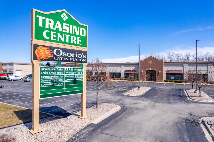 1758-1920 N Casaloma Dr, Appleton, WI for lease - Building Photo - Image 3 of 15