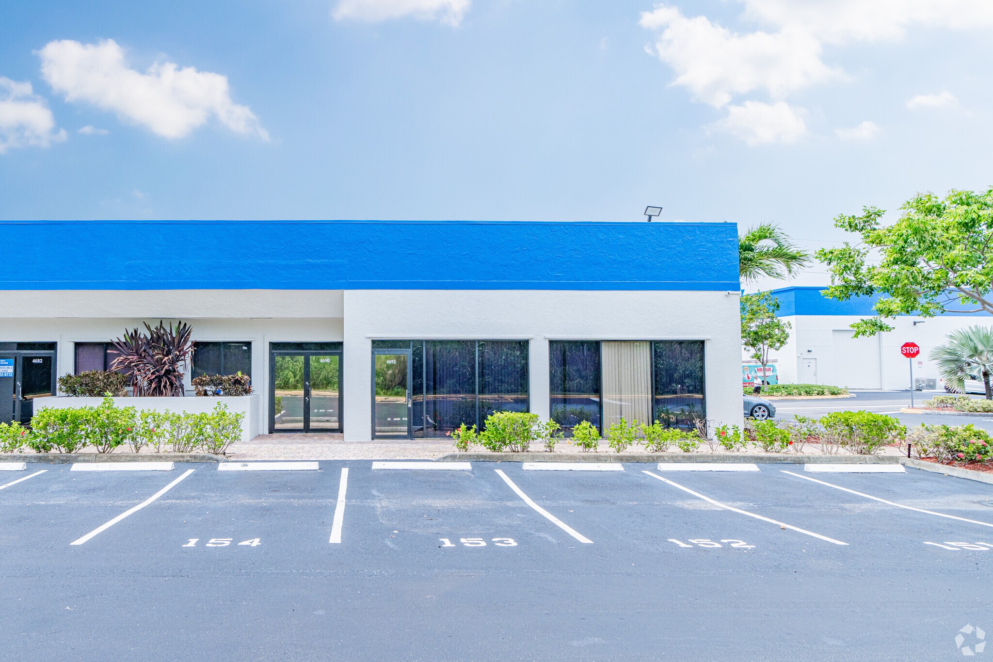 4500 N Powerline Rd, Deerfield Beach, FL for lease Building Photo- Image 1 of 1