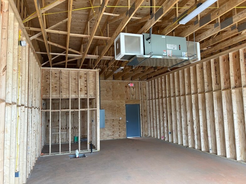 3119 N Pleasantburg, Greenville, SC for lease - Interior Photo - Image 3 of 6