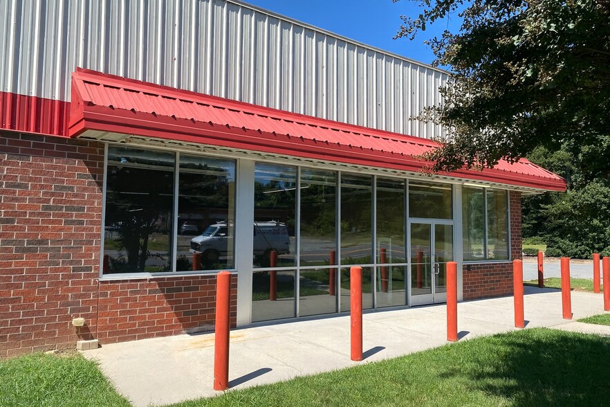 4404 Old Rural Hall Rd, Winston-Salem, NC à louer - Photo du bâtiment - Image 2 de 18