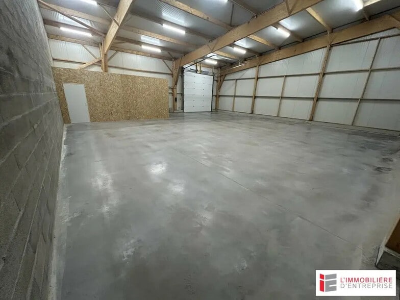 Flex in Pléchâtel for lease - Interior Photo - Image 3 of 4