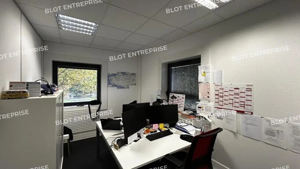 Office in Rennes for lease - Interior Photo - Image 2 of 8