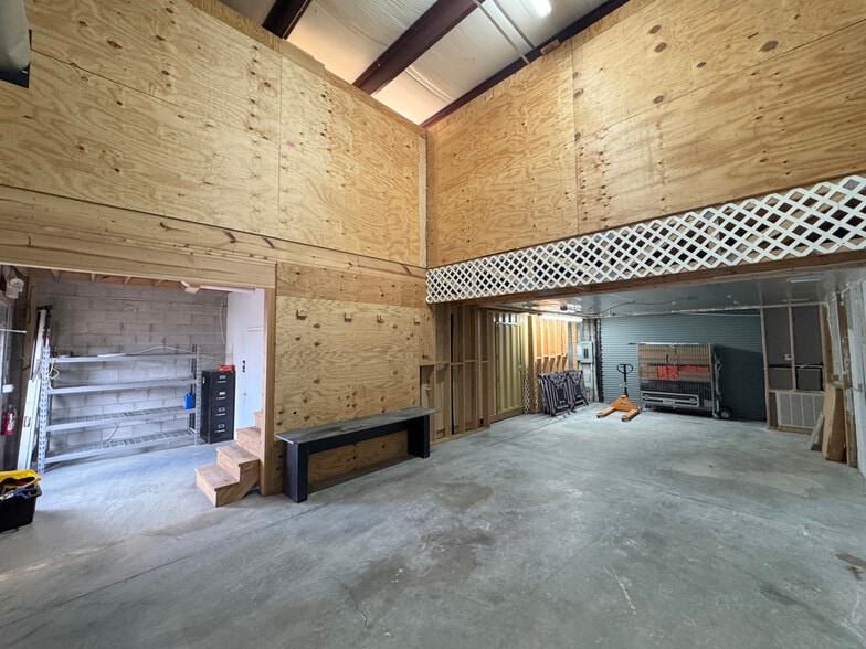 1547-1561 SE South Niemeyer Cir, Port Saint Lucie, FL for lease - Interior Photo - Image 2 of 9