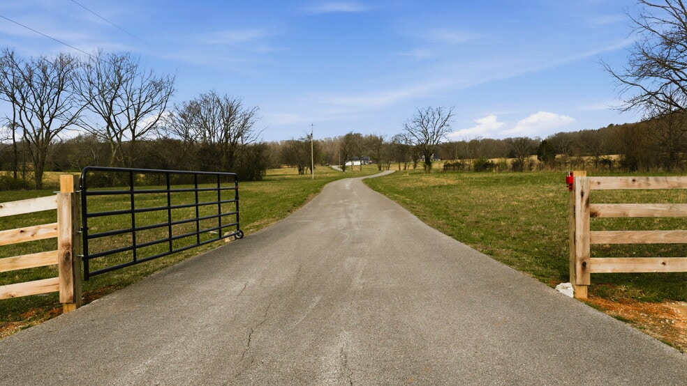 1185 Jack Smith Rd, Rockfield, KY à vendre - Photo du bâtiment - Image 3 de 105
