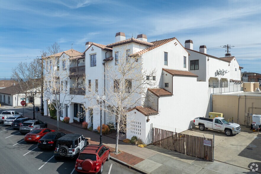 60 4th St, Gilroy, CA à louer - Photo du bâtiment - Image 2 de 5