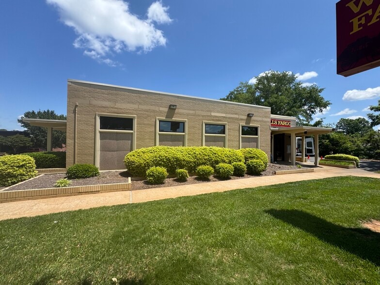 330 W Main St, Forest City, NC for lease - Building Photo - Image 3 of 9