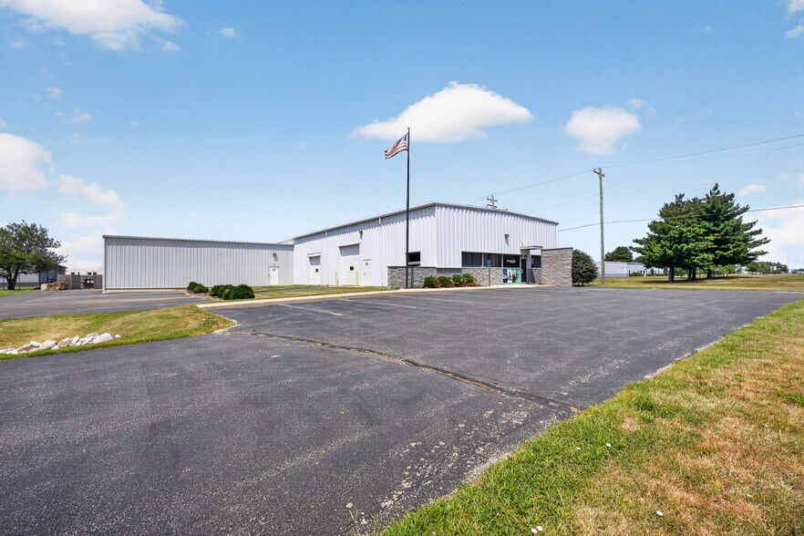 4480 Ray Boll Blvd, Columbus, IN à louer - Photo du bâtiment - Image 2 de 16