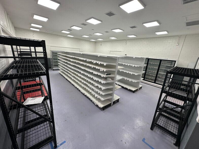 520 S Locust St, Denton, TX for lease - Building Photo - Image 3 of 15