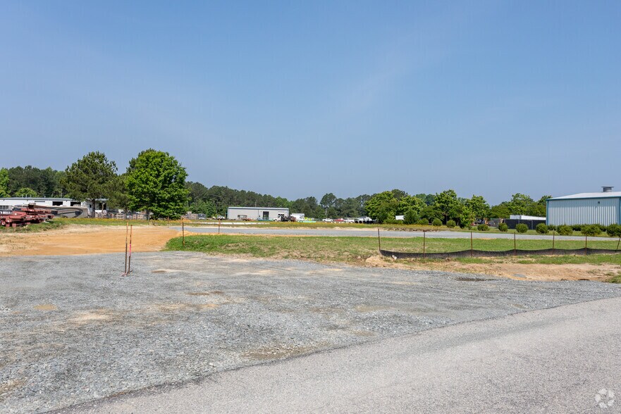 87 Airport Industrial Rd, Clayton, NC à louer - Photo du bâtiment - Image 2 de 5