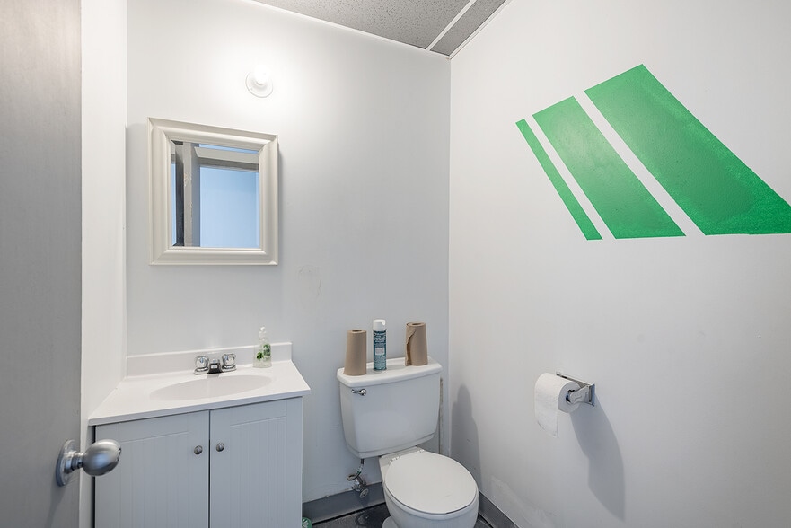 1245-1275 Boul Des Seigneurs, Terrebonne, QC for lease - Interior Photo - Image 2 of 15