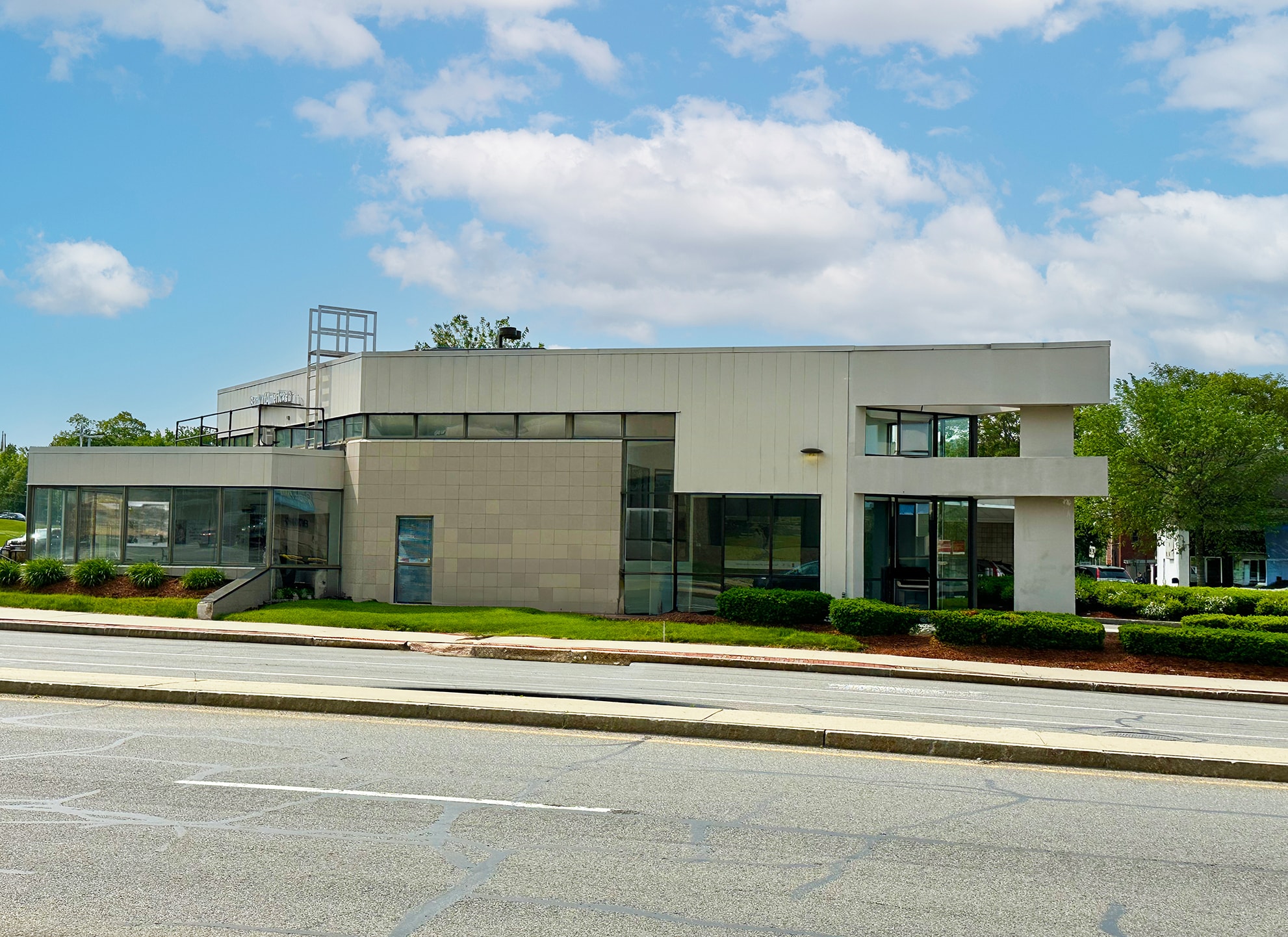 620 Elm St, Manchester, NH for lease Primary Photo- Image 1 of 8