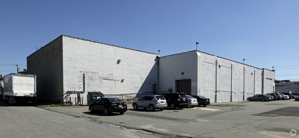2115 Jericho Tpke, New Hyde Park, NY for lease - Building Photo - Image 2 of 9