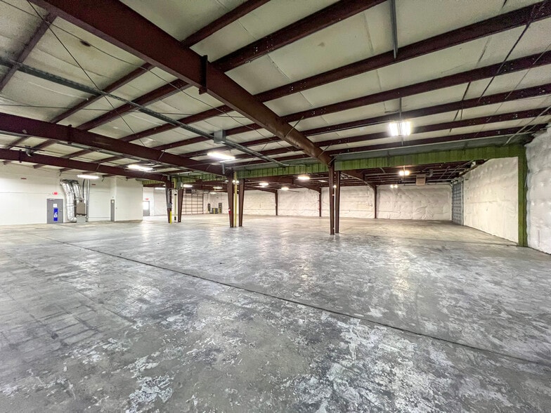 4701 Commercial Dr NW, Huntsville, AL for lease - Building Photo - Image 3 of 20