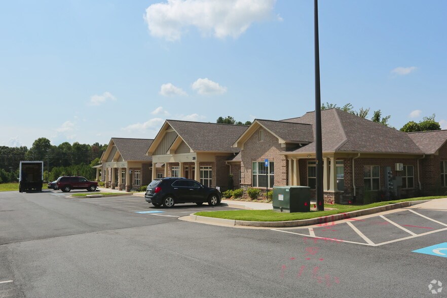 102 Mary Alice Park Rd, Cumming, GA à louer - Photo du bâtiment - Image 3 de 4