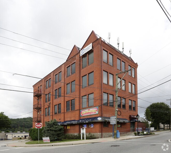 441 E Hector St, Conshohocken, PA à louer - Photo du bâtiment - Image 2 de 14