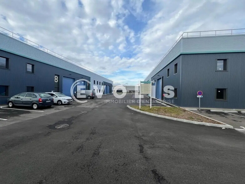 Flex dans Saint-Vulbas à louer - Photo du bâtiment - Image 2 de 18