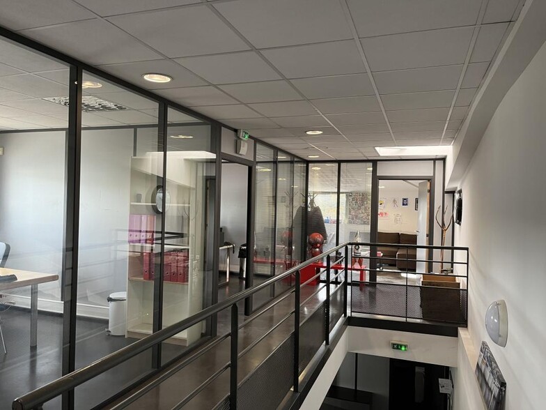 Flex in Septèmes-les-Vallons for lease - Building Photo - Image 3 of 8