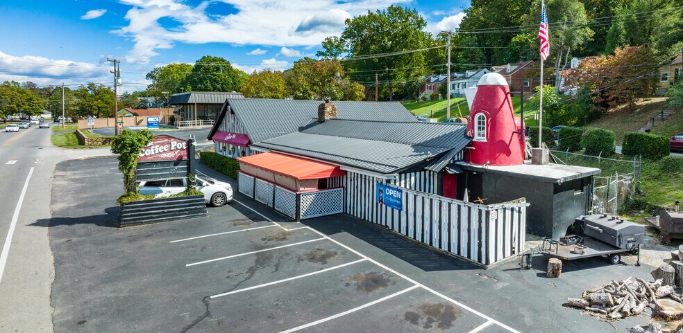 2902 Brambleton Ave SW, Roanoke, VA à vendre - Photo du bâtiment - Image 3 de 19