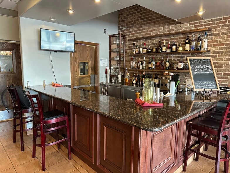 8341 Grand Ave, River Grove, IL à vendre - Photo intérieure - Image 2 de 14