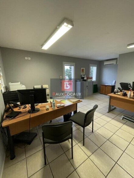 Office in Monteux for lease - Interior Photo - Image 2 of 8