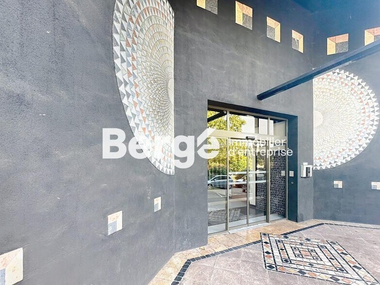 Office in Le Cannet for sale - Building Photo - Image 3 of 12