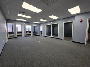 30-50 Whitestone Expy, Flushing, NY à louer Photo intérieure- Image 2 de 10