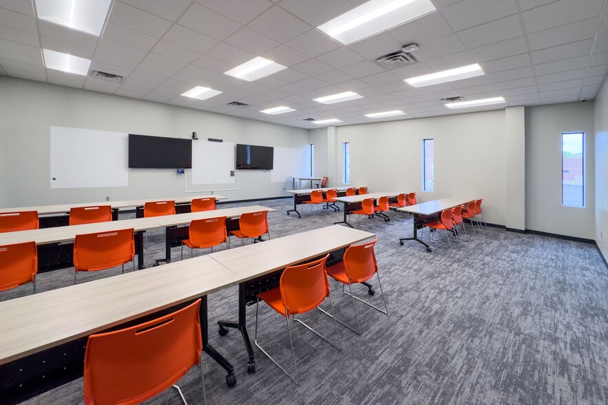 200-298 Fernwood Ave, Edison, NJ à louer - Photo intérieure - Image 3 de 4