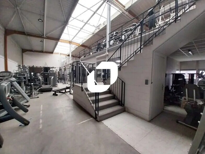 Flex in Plaisir for lease - Building Photo - Image 2 of 18