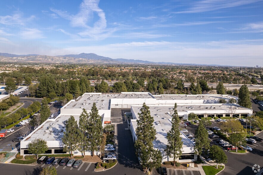 3002 Dow Ave, Tustin, CA à louer - Aérien - Image 3 de 31
