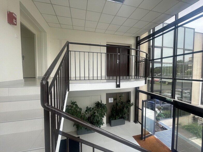 Office in Reims for lease - Lobby - Image 1 of 6