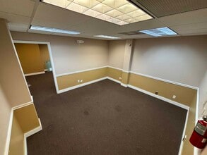 2727 E Oakland Park Blvd, Fort Lauderdale, FL for lease Interior Photo- Image 1 of 6