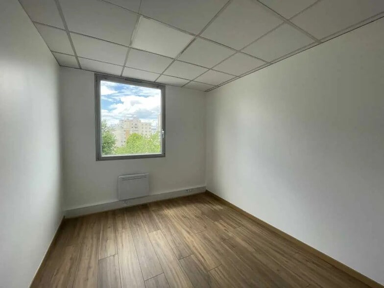 Office in Pantin for lease - Interior Photo - Image 3 of 6
