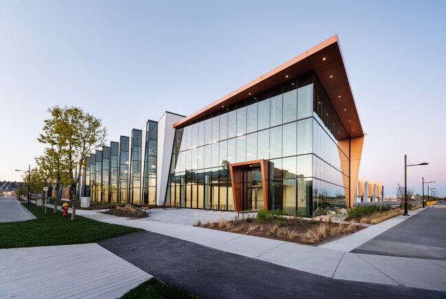 Plus de détails pour 7 King Edward St, Coquitlam, BC - Industriel à vendre